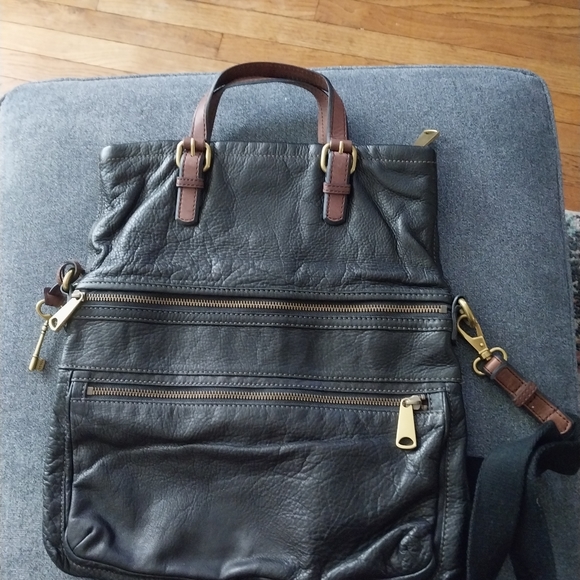 Fossil Explorer Fold Over Brown Leather Crossbody Messenger or Shoulder Pre-Love - Picture 2 of 4